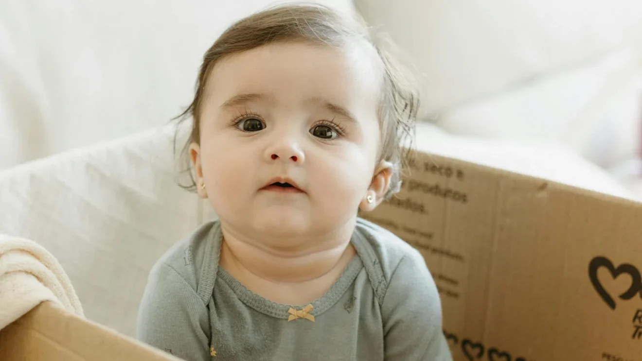 Quantité de lait bébé selon l&rsquo;âge : le tableau de référence
