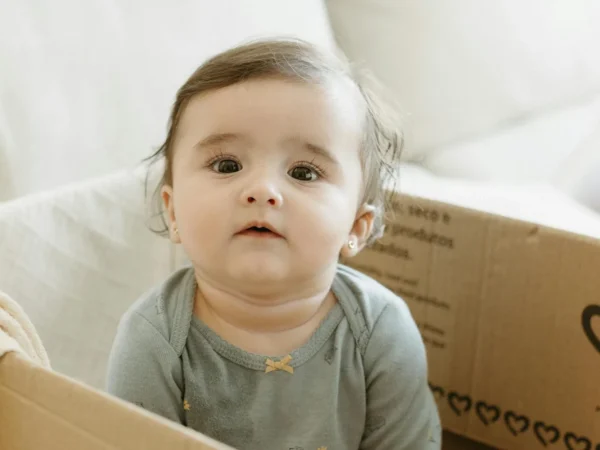 Quantité de lait bébé selon l&rsquo;âge : le tableau de référence